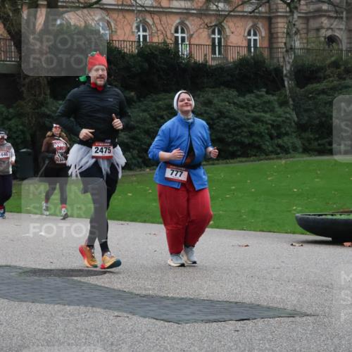 08.12.2024 - St. Pauli X-Mass-Run No. 14 Strokosch-Dieckow http://msf.ph/oto/7507595 08.12.2024 09:45:50 Laufen 2676, 1840, 66, 2475, 777 meine-sportfotos.de