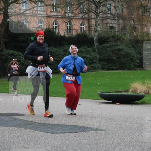 08.12.2024 - St. Pauli X-Mass-Run No. 14 Strokosch-Dieckow http://msf.ph/oto/7507599 08.12.2024 09:45:51 Laufen 676, 1840, 1664, 2475, 777 meine-sportfotos.de