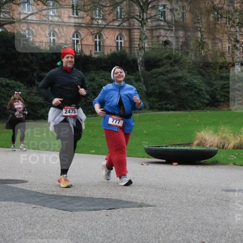 08.12.2024 - St. Pauli X-Mass-Run No. 14 Strokosch-Dieckow http://msf.ph/oto/7507600 08.12.2024 09:45:51 Laufen 1840, 1664, 2318, 2475, 777 meine-sportfotos.de