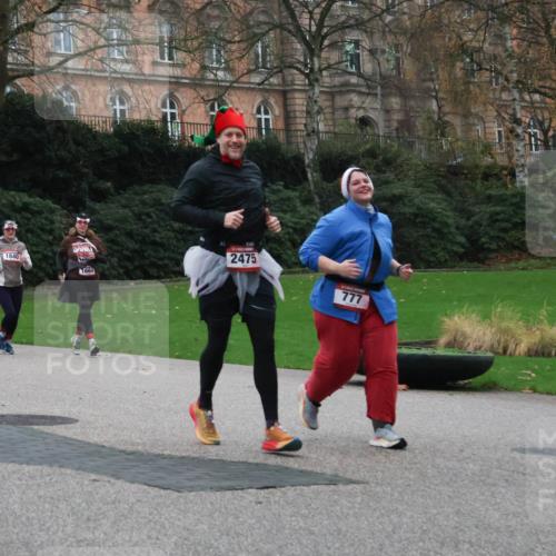 08.12.2024 - St. Pauli X-Mass-Run No. 14 Strokosch-Dieckow http://msf.ph/oto/7507603 08.12.2024 09:45:51 Laufen 2676, 1840, 1664, 2475, 777 meine-sportfotos.de