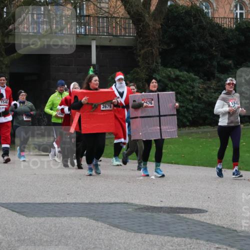 08.12.2024 - St. Pauli X-Mass-Run No. 14 Strokosch-Dieckow http://msf.ph/oto/7507612 08.12.2024 09:45:52 Laufen 79, 899, 1546, 098, 1082, 2679, 676, 1840, 1664 meine-sportfotos.de