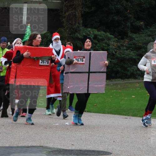 08.12.2024 - St. Pauli X-Mass-Run No. 14 Strokosch-Dieckow http://msf.ph/oto/7507614 08.12.2024 09:45:53 Laufen 10, 098, 2676, 1840, 2679, 16 meine-sportfotos.de