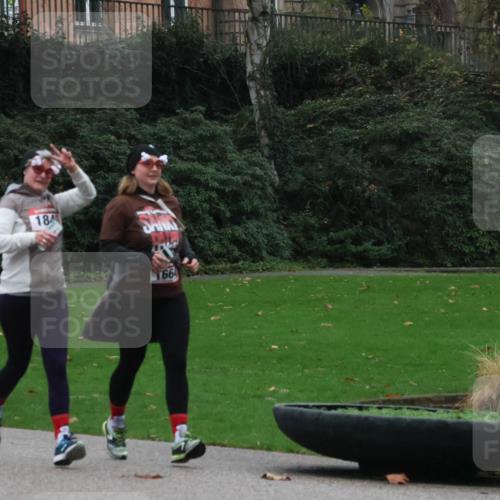 08.12.2024 - St. Pauli X-Mass-Run No. 14 Strokosch-Dieckow http://msf.ph/oto/7507617 08.12.2024 09:45:53 Laufen 184, 166 meine-sportfotos.de