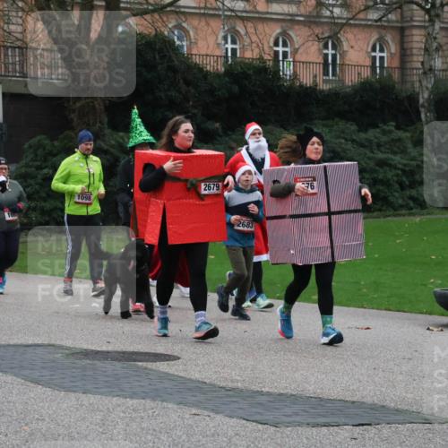 08.12.2024 - St. Pauli X-Mass-Run No. 14 Strokosch-Dieckow http://msf.ph/oto/7507633 08.12.2024 09:45:55 Laufen 964, 1098, 2679, 2683, 76 meine-sportfotos.de