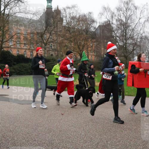 08.12.2024 - St. Pauli X-Mass-Run No. 14 Strokosch-Dieckow http://msf.ph/oto/7507644 08.12.2024 09:45:59 Laufen 1792, 1098, 154, 1227, 77, 97979, 2679, 2676 meine-sportfotos.de