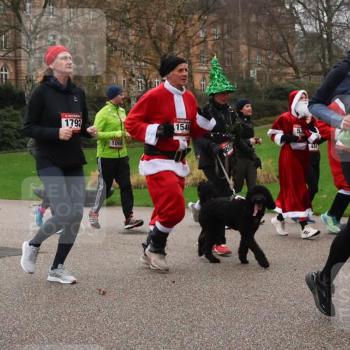 08.12.2024 - St. Pauli X-Mass-Run No. 14 Strokosch-Dieckow http://msf.ph/oto/7507646 08.12.2024 09:45:59 Laufen 1792, 1098, 1546, 2686, 53, 449, 27 meine-sportfotos.de