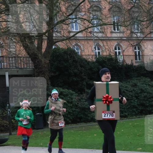 08.12.2024 - St. Pauli X-Mass-Run No. 14 Strokosch-Dieckow http://msf.ph/oto/7507658 08.12.2024 09:46:05 Laufen 315, 1197, 1201, 2770, 2771 meine-sportfotos.de