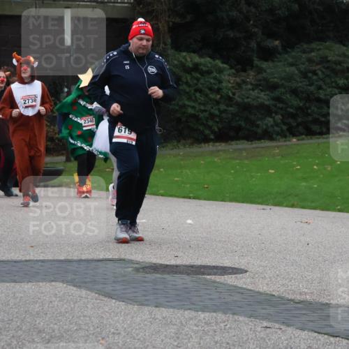 08.12.2024 - St. Pauli X-Mass-Run No. 14 Strokosch-Dieckow http://msf.ph/oto/7507683 08.12.2024 09:46:36 Laufen 1696, 979, 5, 2730, 2340, 619, 619 meine-sportfotos.de