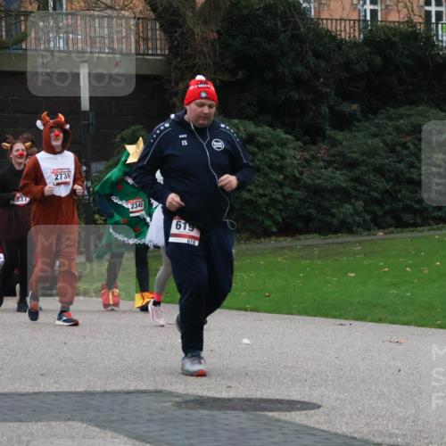 08.12.2024 - St. Pauli X-Mass-Run No. 14 Strokosch-Dieckow http://msf.ph/oto/7507686 08.12.2024 09:46:36 Laufen 1696, 979, 337, 2730, 2340, 619, 619 meine-sportfotos.de