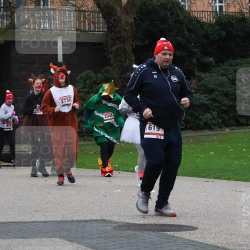 08.12.2024 - St. Pauli X-Mass-Run No. 14 Strokosch-Dieckow http://msf.ph/oto/7507690 08.12.2024 09:46:37 Laufen 2339, 1696, 979, 233, 2730, 5, 2340, 619, 619 meine-sportfotos.de