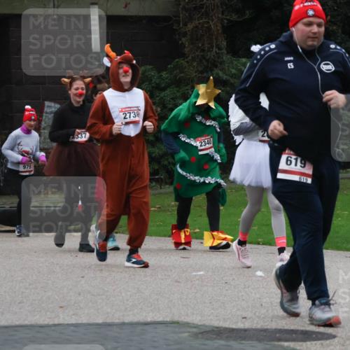 08.12.2024 - St. Pauli X-Mass-Run No. 14 Strokosch-Dieckow http://msf.ph/oto/7507692 08.12.2024 09:46:37 Laufen 39, 1696, 979, 2537, 2730, 2340, 619, 619 meine-sportfotos.de