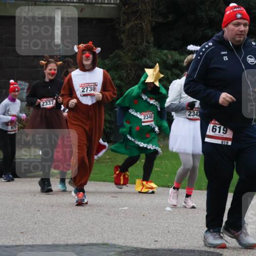 08.12.2024 - St. Pauli X-Mass-Run No. 14 Strokosch-Dieckow http://msf.ph/oto/7507695 08.12.2024 09:46:37 Laufen 1696, 979, 2337, 2730, 2340, 234, 619, 619 meine-sportfotos.de