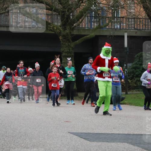 08.12.2024 - St. Pauli X-Mass-Run No. 14 Strokosch-Dieckow http://msf.ph/oto/7507710 08.12.2024 09:46:39 Laufen 257, 1252, 1247, 93, 953, 973, 1697, 2339, 2337, 1696 meine-sportfotos.de