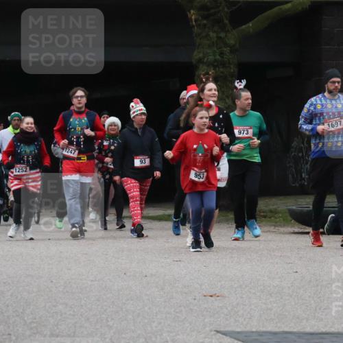 08.12.2024 - St. Pauli X-Mass-Run No. 14 Strokosch-Dieckow http://msf.ph/oto/7507716 08.12.2024 09:46:39 Laufen 1252, 1247, 93, 953, 973, 1100000, 8484, 2, 1697, 2339, 948, 10 meine-sportfotos.de