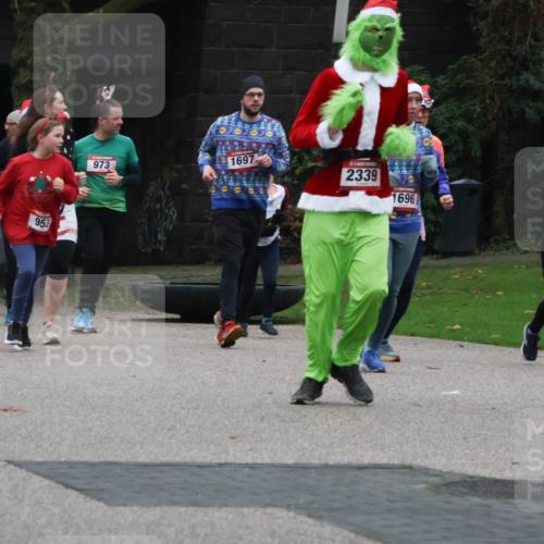 08.12.2024 - St. Pauli X-Mass-Run No. 14 Strokosch-Dieckow http://msf.ph/oto/7507718 08.12.2024 09:46:40 Laufen 93, 953, 70707, 1697, 973, 2339, 1696, 979 meine-sportfotos.de