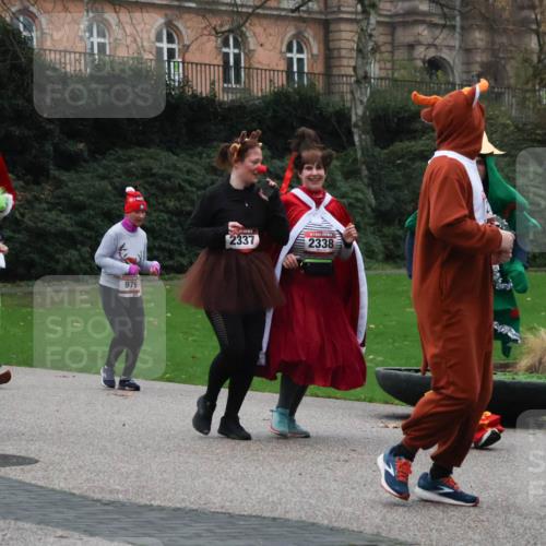 08.12.2024 - St. Pauli X-Mass-Run No. 14 Strokosch-Dieckow http://msf.ph/oto/7507732 08.12.2024 09:46:41 Laufen 2339, 979, 2337, 2338 meine-sportfotos.de