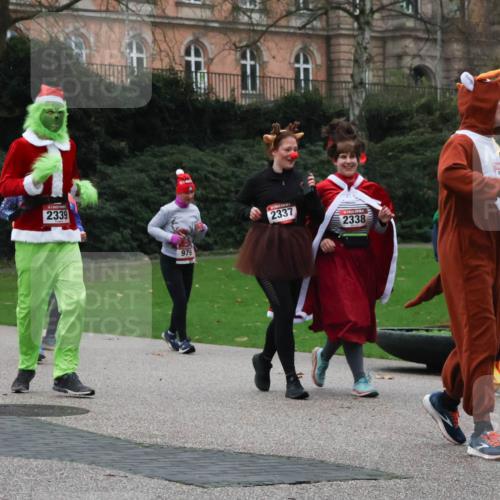 08.12.2024 - St. Pauli X-Mass-Run No. 14 Strokosch-Dieckow http://msf.ph/oto/7507735 08.12.2024 09:46:41 Laufen 1697, 2339, 979, 2337, 2338 meine-sportfotos.de