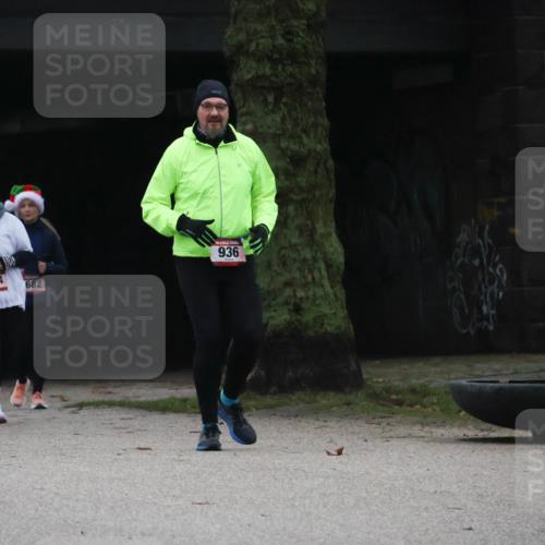 08.12.2024 - St. Pauli X-Mass-Run No. 14 Strokosch-Dieckow http://msf.ph/oto/7507766 08.12.2024 09:47:38 Laufen 8065, 3064, 682, 936 meine-sportfotos.de