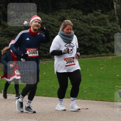 08.12.2024 - St. Pauli X-Mass-Run No. 14 Strokosch-Dieckow http://msf.ph/oto/7507783 08.12.2024 09:47:50 Laufen 1682, 315, 3065, 3064 meine-sportfotos.de