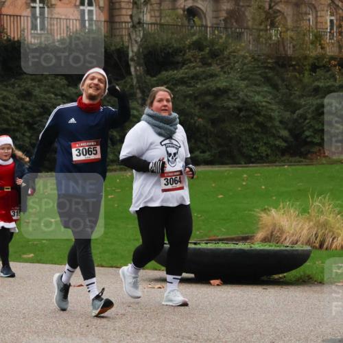 08.12.2024 - St. Pauli X-Mass-Run No. 14 Strokosch-Dieckow http://msf.ph/oto/7507795 08.12.2024 09:47:51 Laufen 315, 3065, 3064 meine-sportfotos.de