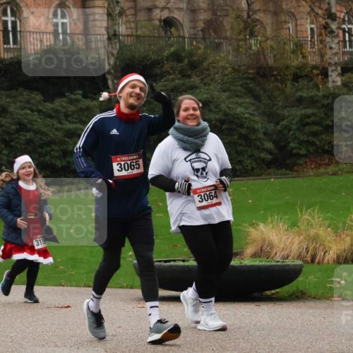 08.12.2024 - St. Pauli X-Mass-Run No. 14 Strokosch-Dieckow http://msf.ph/oto/7507797 08.12.2024 09:47:51 Laufen 315, 3065, 4, 3064 meine-sportfotos.de