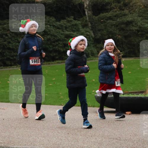 08.12.2024 - St. Pauli X-Mass-Run No. 14 Strokosch-Dieckow http://msf.ph/oto/7507812 08.12.2024 09:47:52 Laufen 1682, 315 meine-sportfotos.de