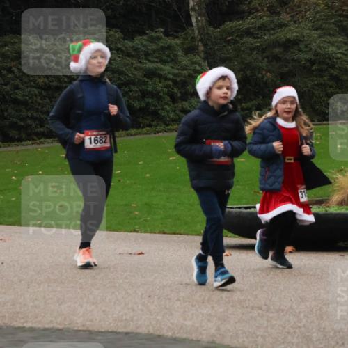 08.12.2024 - St. Pauli X-Mass-Run No. 14 Strokosch-Dieckow http://msf.ph/oto/7507816 08.12.2024 09:47:52 Laufen 1682, 31 meine-sportfotos.de