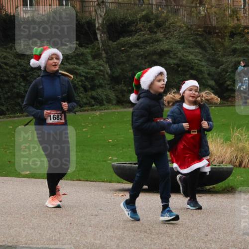 08.12.2024 - St. Pauli X-Mass-Run No. 14 Strokosch-Dieckow http://msf.ph/oto/7507818 08.12.2024 09:47:53 Laufen 1682 meine-sportfotos.de