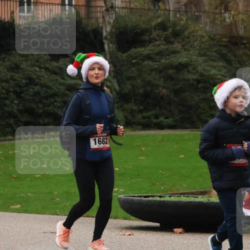 08.12.2024 - St. Pauli X-Mass-Run No. 14 Strokosch-Dieckow http://msf.ph/oto/7507820 08.12.2024 09:47:53 Laufen 1682, 315 meine-sportfotos.de