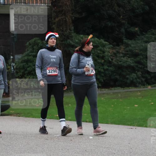 08.12.2024 - St. Pauli X-Mass-Run No. 14 Strokosch-Dieckow http://msf.ph/oto/7507826 08.12.2024 09:47:54 Laufen 3290, 1612, 3297, 95 meine-sportfotos.de