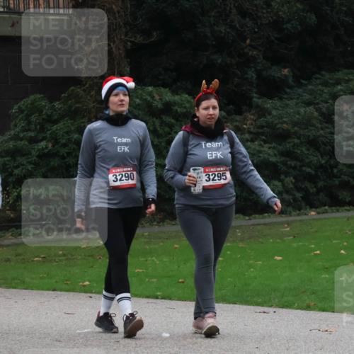 08.12.2024 - St. Pauli X-Mass-Run No. 14 Strokosch-Dieckow http://msf.ph/oto/7507833 08.12.2024 09:47:54 Laufen 1612, 297, 3290, 3295 meine-sportfotos.de
