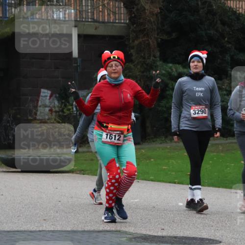08.12.2024 - St. Pauli X-Mass-Run No. 14 Strokosch-Dieckow http://msf.ph/oto/7507843 08.12.2024 09:47:55 Laufen 1612, 3290, 3295 meine-sportfotos.de