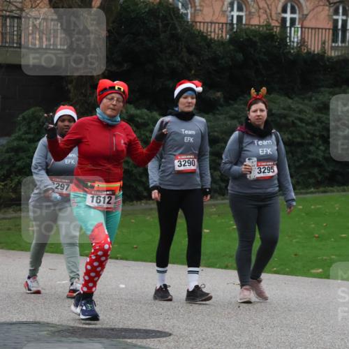 08.12.2024 - St. Pauli X-Mass-Run No. 14 Strokosch-Dieckow http://msf.ph/oto/7507845 08.12.2024 09:47:56 Laufen 297, 1612, 3290, 3295 meine-sportfotos.de