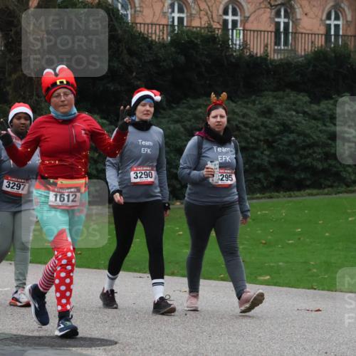 08.12.2024 - St. Pauli X-Mass-Run No. 14 Strokosch-Dieckow http://msf.ph/oto/7507847 08.12.2024 09:47:56 Laufen 3297, 1612, 3290, 295 meine-sportfotos.de
