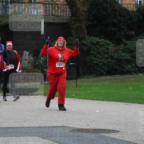 08.12.2024 - St. Pauli X-Mass-Run No. 14 Strokosch-Dieckow http://msf.ph/oto/7507869 08.12.2024 09:48:19 Laufen 318, 318, 787, 1911, 543 meine-sportfotos.de