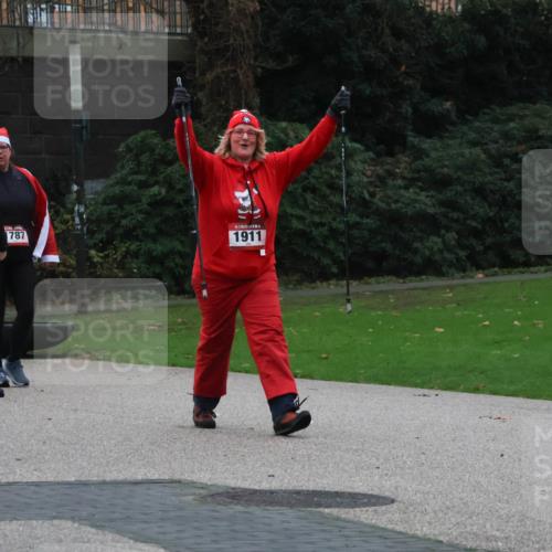 08.12.2024 - St. Pauli X-Mass-Run No. 14 Strokosch-Dieckow http://msf.ph/oto/7507879 08.12.2024 09:48:20 Laufen 318, 318, 787, 1911 meine-sportfotos.de