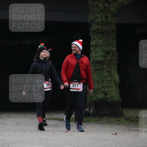 08.12.2024 - St. Pauli X-Mass-Run No. 14 Strokosch-Dieckow http://msf.ph/oto/7507922 08.12.2024 09:48:57 Laufen 306, 317, 317 meine-sportfotos.de