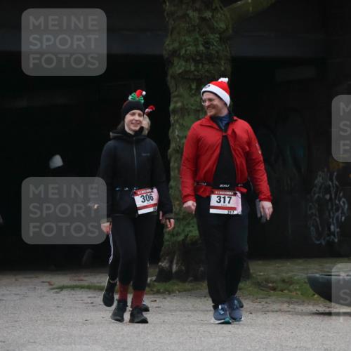 08.12.2024 - St. Pauli X-Mass-Run No. 14 Strokosch-Dieckow http://msf.ph/oto/7507933 08.12.2024 09:48:59 Laufen 306, 317, 317 meine-sportfotos.de