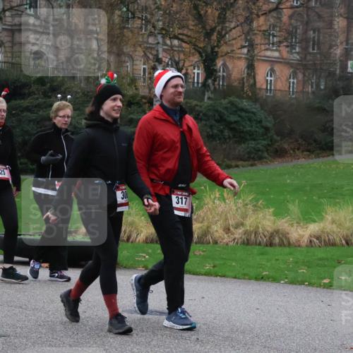 08.12.2024 - St. Pauli X-Mass-Run No. 14 Strokosch-Dieckow http://msf.ph/oto/7507942 08.12.2024 09:49:10 Laufen 25, 30, 317 meine-sportfotos.de