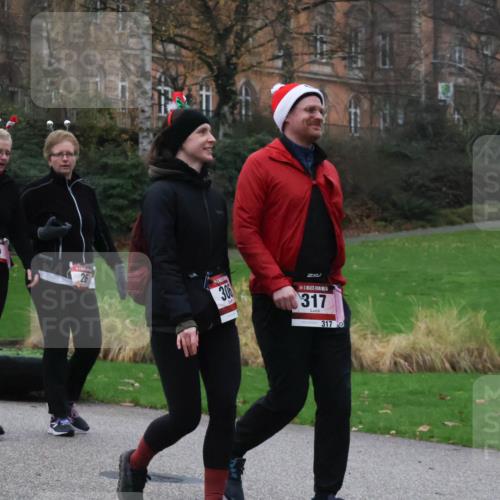 08.12.2024 - St. Pauli X-Mass-Run No. 14 Strokosch-Dieckow http://msf.ph/oto/7507947 08.12.2024 09:49:10 Laufen 25, 306, 317, 3170 meine-sportfotos.de