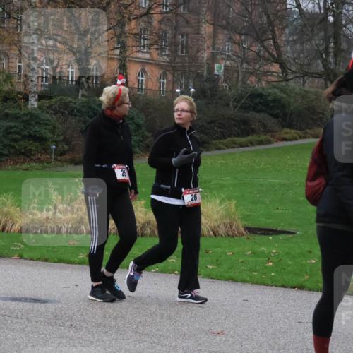 08.12.2024 - St. Pauli X-Mass-Run No. 14 Strokosch-Dieckow http://msf.ph/oto/7507959 08.12.2024 09:49:12 Laufen 25, 26 meine-sportfotos.de