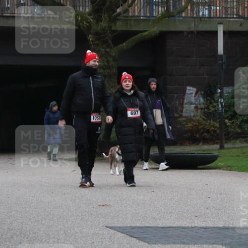 08.12.2024 - St. Pauli X-Mass-Run No. 14 Strokosch-Dieckow http://msf.ph/oto/7507965 08.12.2024 09:49:19 Laufen 1052, 697 meine-sportfotos.de