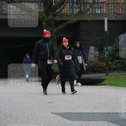 08.12.2024 - St. Pauli X-Mass-Run No. 14 Strokosch-Dieckow http://msf.ph/oto/7507967 08.12.2024 09:49:19 Laufen 1052, 697 meine-sportfotos.de