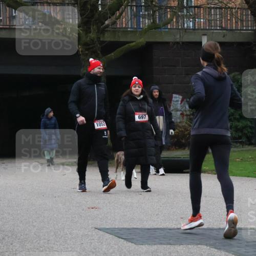 08.12.2024 - St. Pauli X-Mass-Run No. 14 Strokosch-Dieckow http://msf.ph/oto/7507971 08.12.2024 09:49:19 Laufen 697, 1052 meine-sportfotos.de