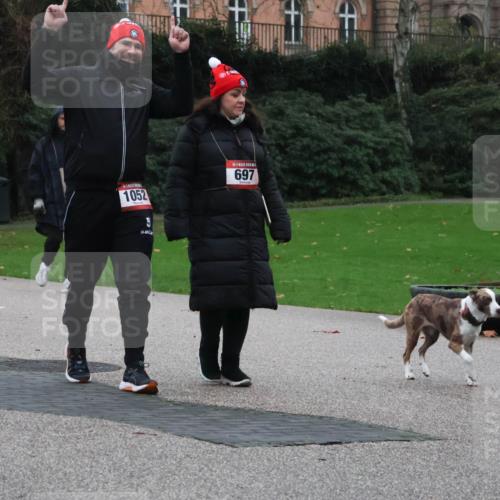 08.12.2024 - St. Pauli X-Mass-Run No. 14 Strokosch-Dieckow http://msf.ph/oto/7507973 08.12.2024 09:49:26 Laufen 1052, 697 meine-sportfotos.de
