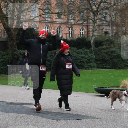 08.12.2024 - St. Pauli X-Mass-Run No. 14 Strokosch-Dieckow http://msf.ph/oto/7507976 08.12.2024 09:49:26 Laufen 1052, 5, 697 meine-sportfotos.de