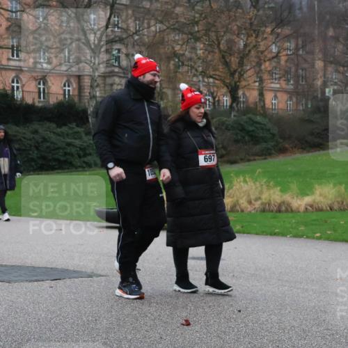 08.12.2024 - St. Pauli X-Mass-Run No. 14 Strokosch-Dieckow http://msf.ph/oto/7507996 08.12.2024 09:49:28 Laufen 697, 103 meine-sportfotos.de