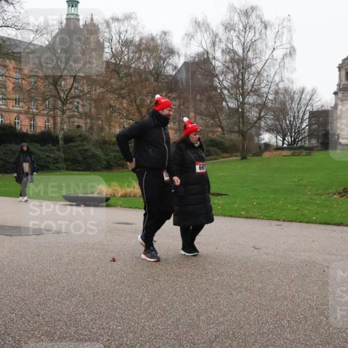 08.12.2024 - St. Pauli X-Mass-Run No. 14 Strokosch-Dieckow http://msf.ph/oto/7508000 08.12.2024 09:49:29 Laufen 697 meine-sportfotos.de