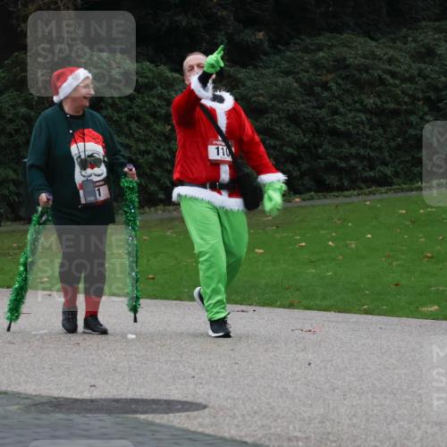 08.12.2024 - St. Pauli X-Mass-Run No. 14 Strokosch-Dieckow http://msf.ph/oto/7508024 08.12.2024 09:52:25 Laufen 110 meine-sportfotos.de