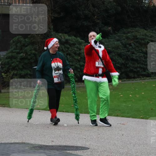 08.12.2024 - St. Pauli X-Mass-Run No. 14 Strokosch-Dieckow http://msf.ph/oto/7508026 08.12.2024 09:52:25 Laufen 110 meine-sportfotos.de
